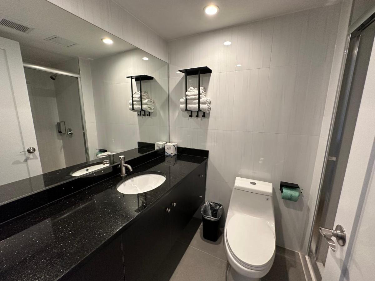 Regal Inn & Suites New York Laguardia Hotel 외부 사진