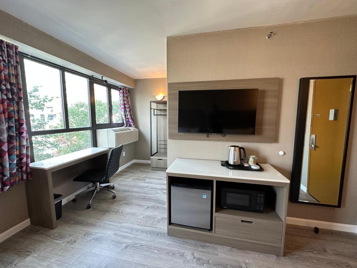 Regal Inn & Suites New York Laguardia Hotel 외부 사진