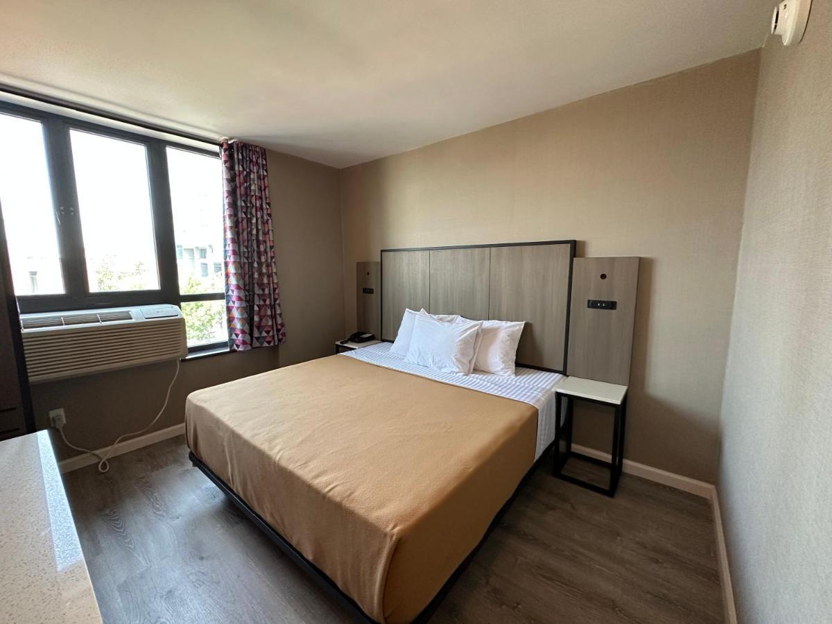 Regal Inn & Suites New York Laguardia Hotel 외부 사진
